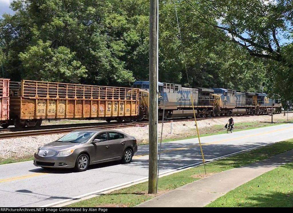 CSX 5420 leads SB with MOW tie gondolas